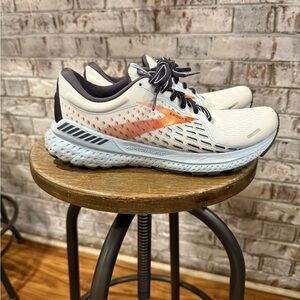 Brooks Women's adrenaline GTS 21 in box